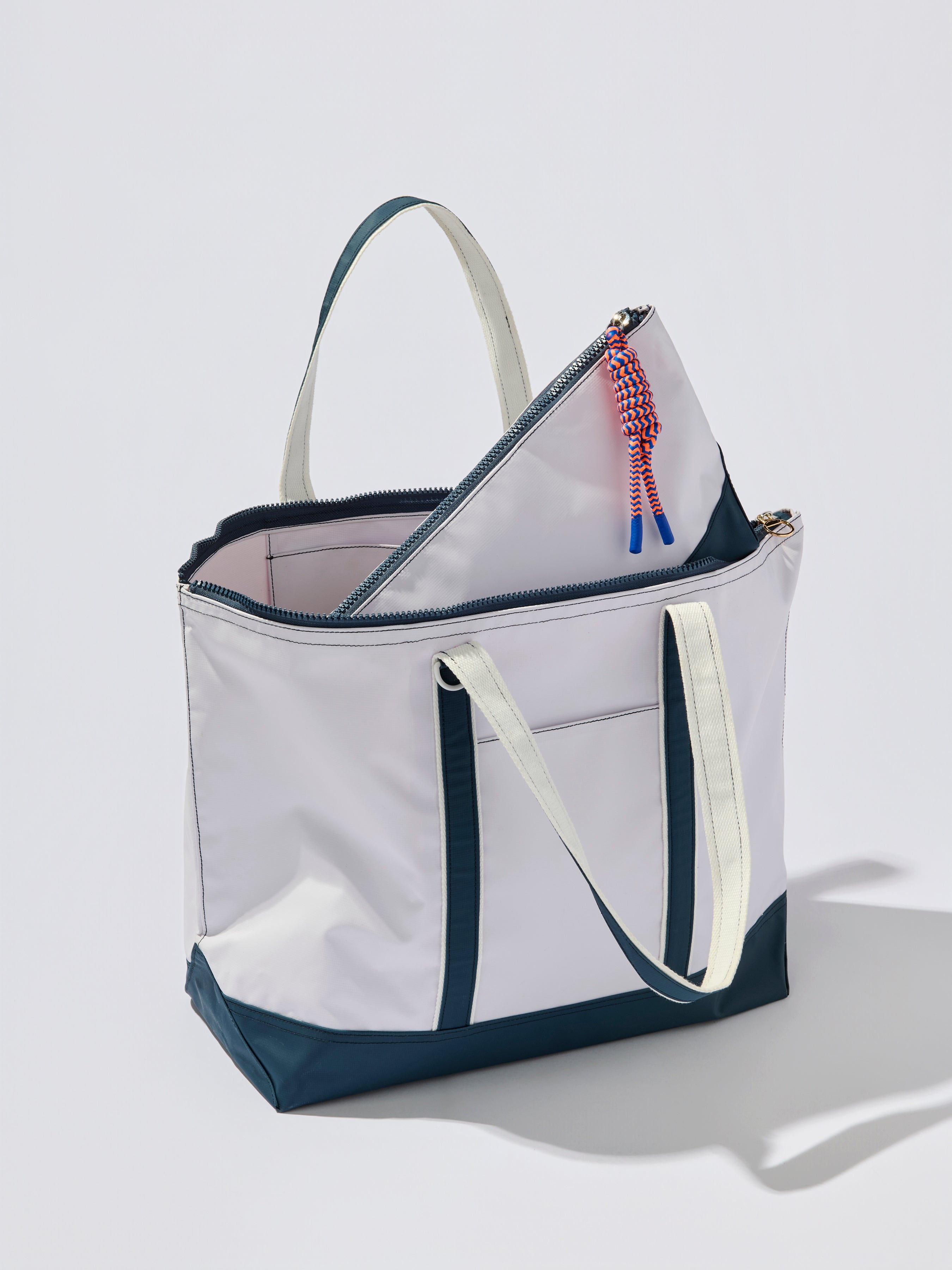 Shiraleah Port Water Resistant Zip Pouch WHITE