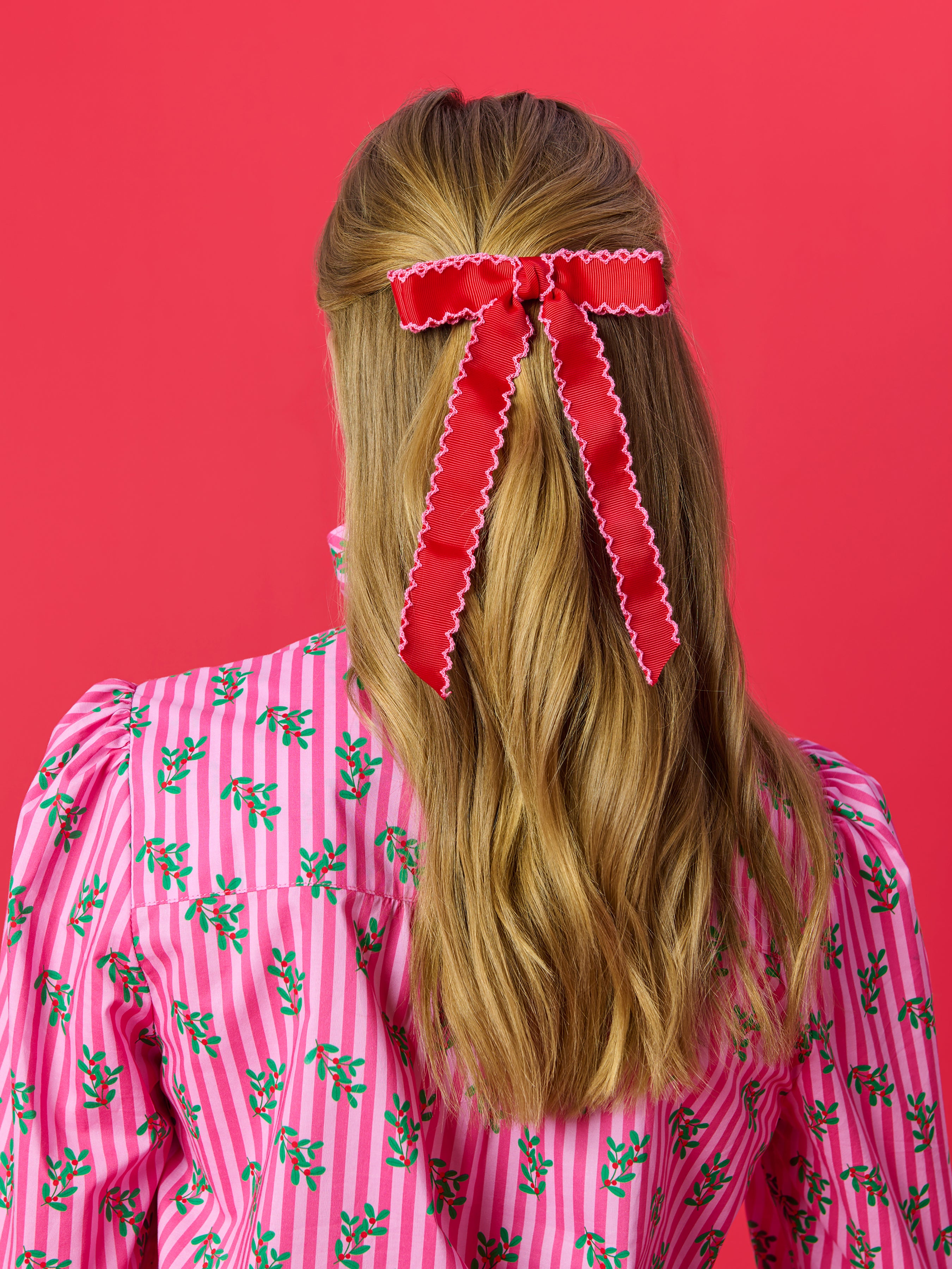 Shiraleah Scallop Trim Bow Clip RED / OS