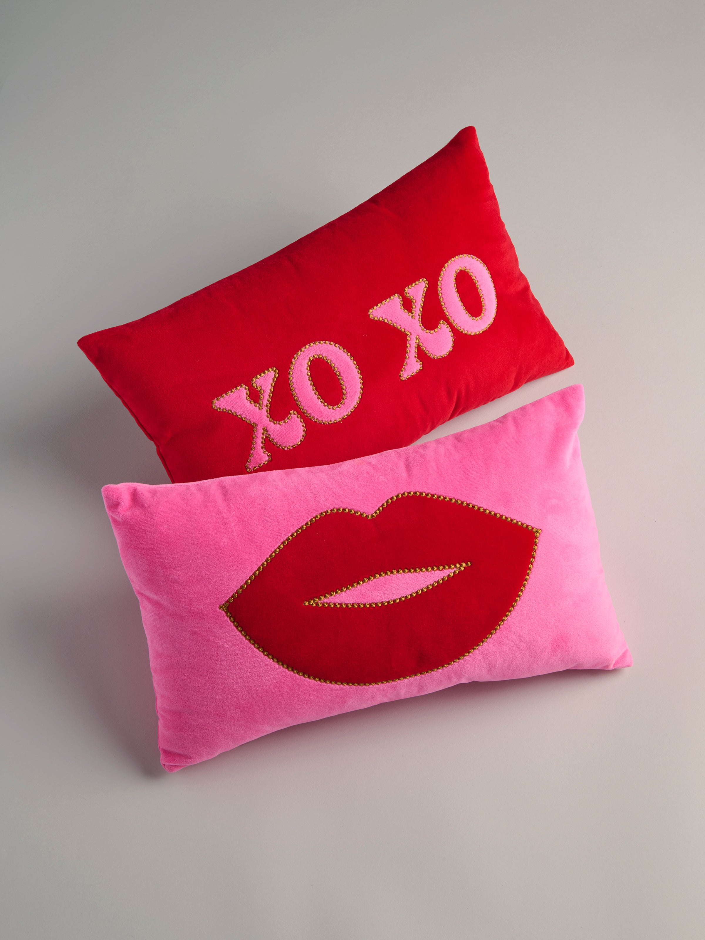 Shiraleah "XOXO" Pillow, Red