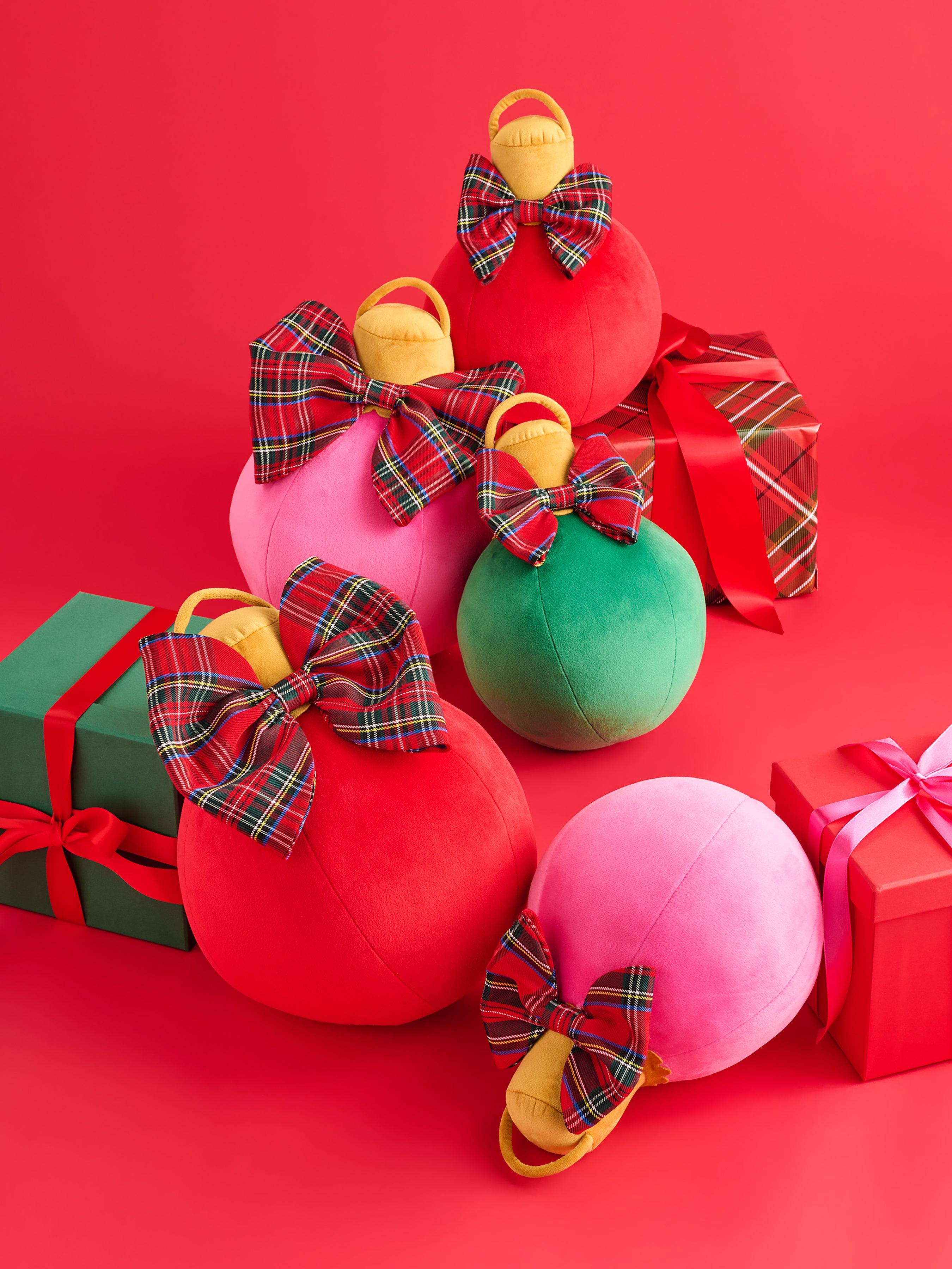 Shiraleah Assorted Set of 5 Scottie Bauble Pillows, Multi