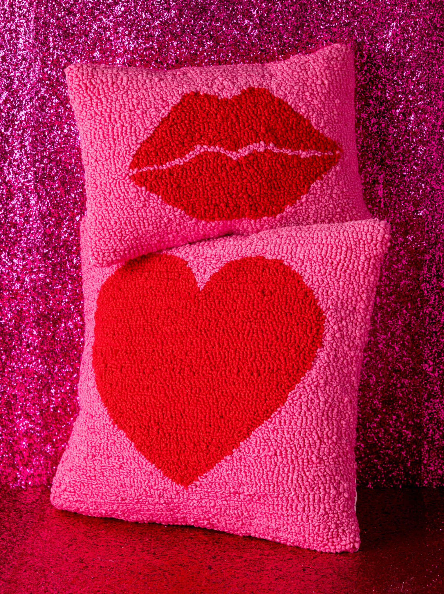 Shiraleah Lips Pillow, Pink