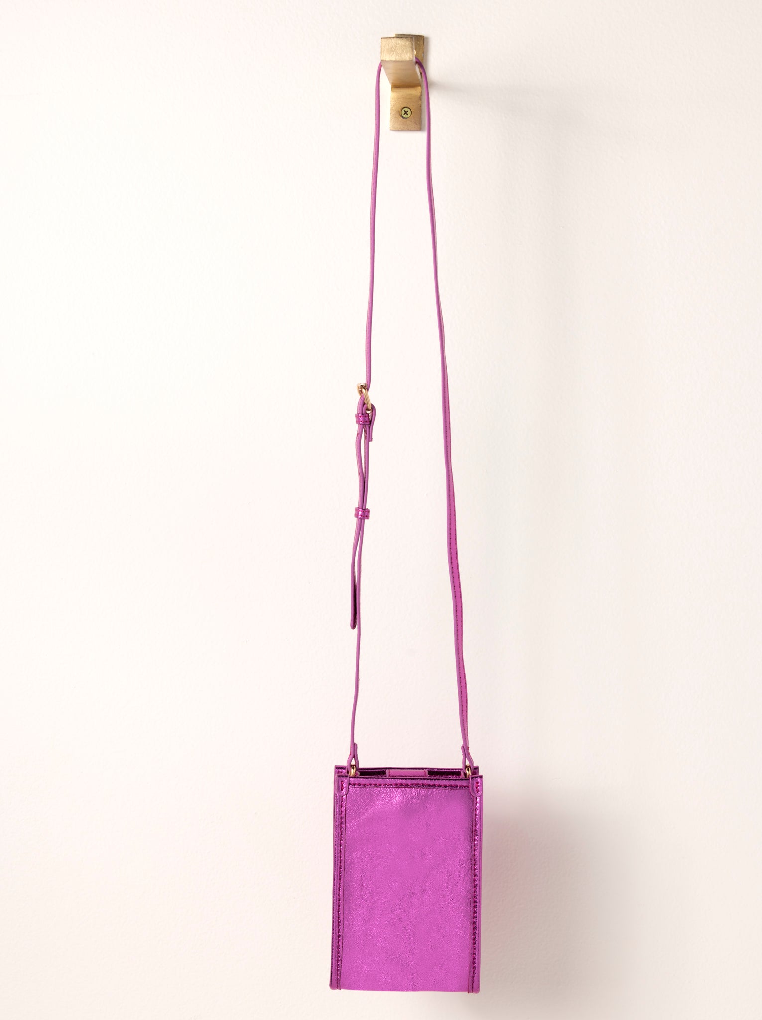 Shiraleah Skyler Phone Holder, Magenta - FINAL SALE ONLY