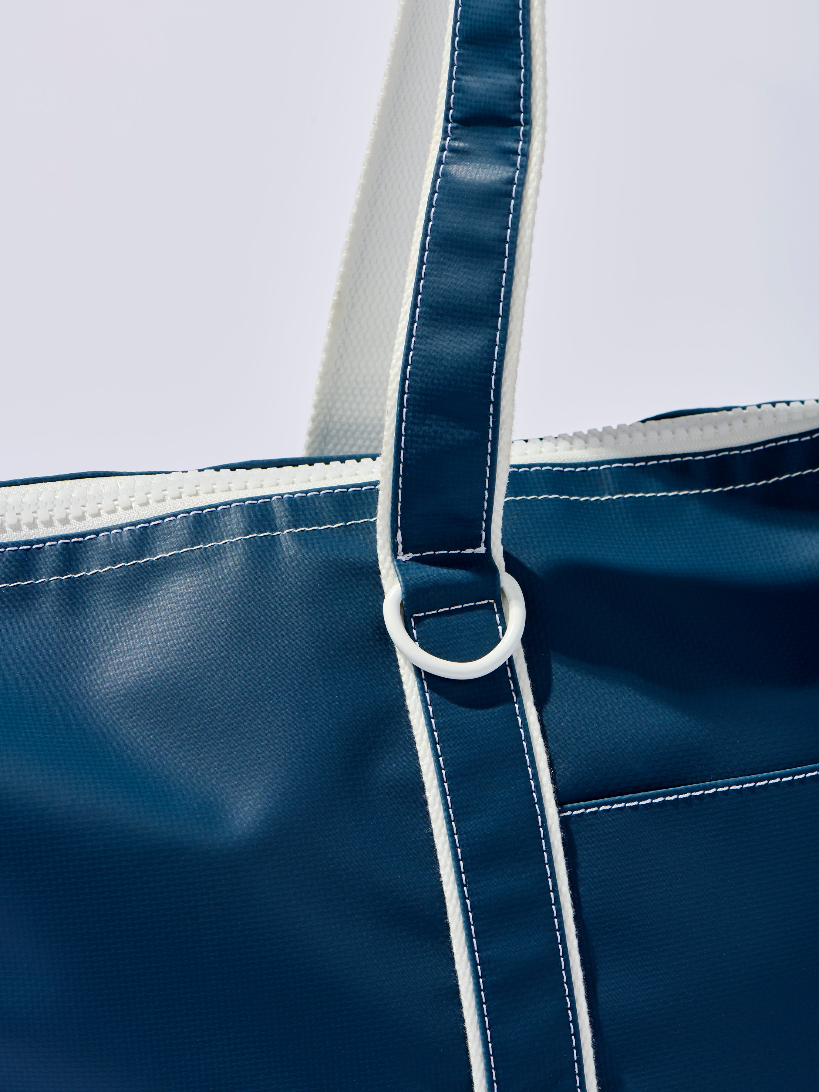 Shiraleah Port Water Resistant Tote NAVY
