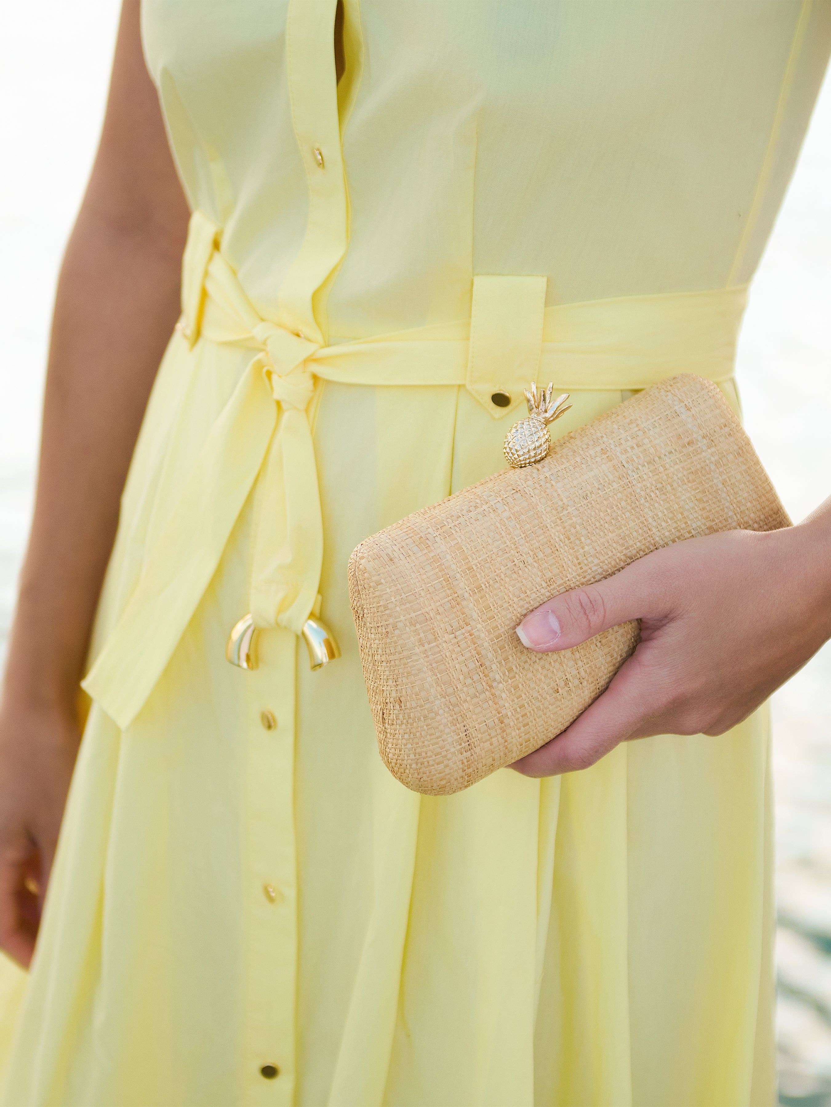 Shiraleah Piña Minaudière, Natural