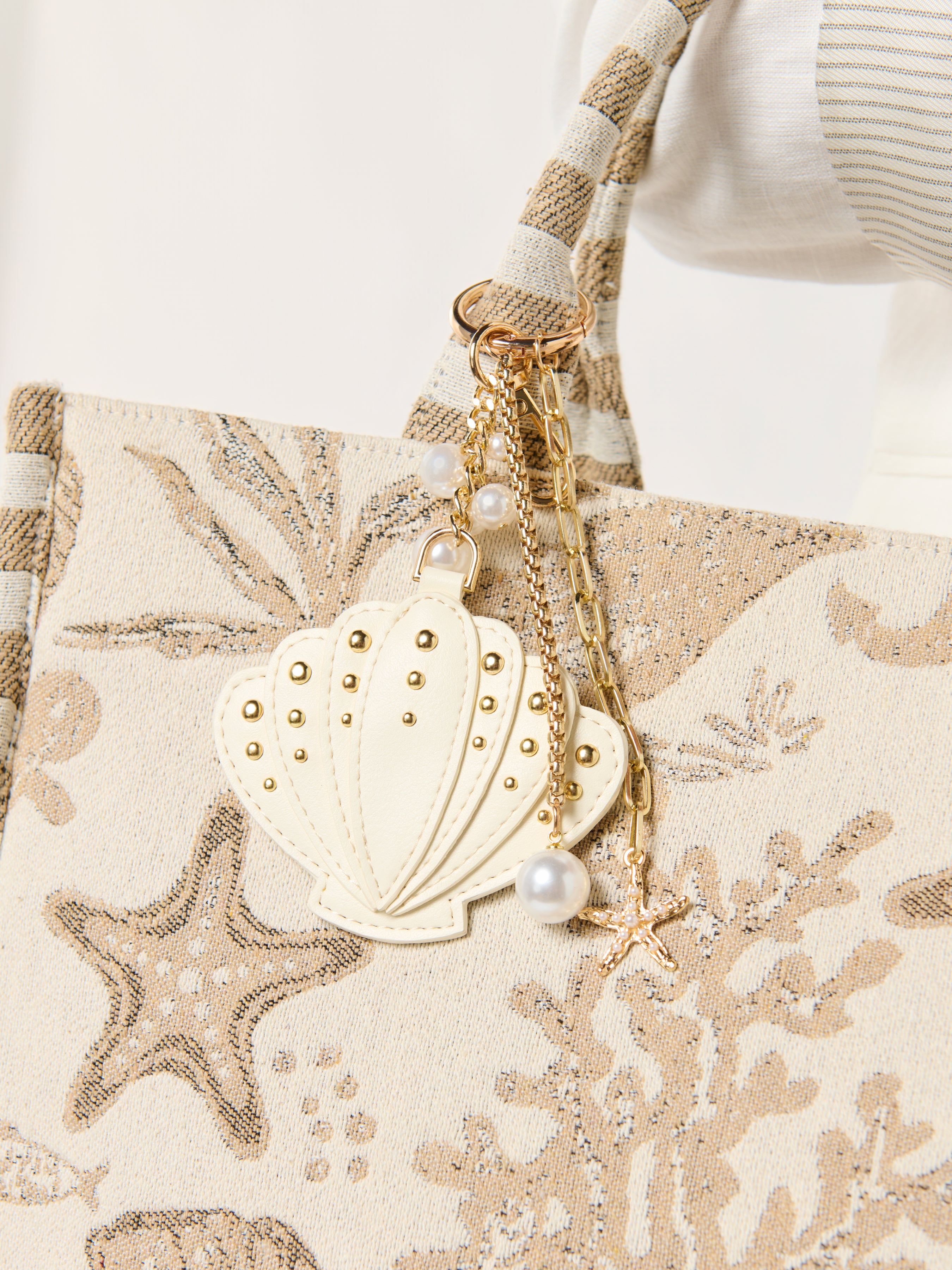Shiraleah Seashell Bag Charm/Key Ring, Ivory