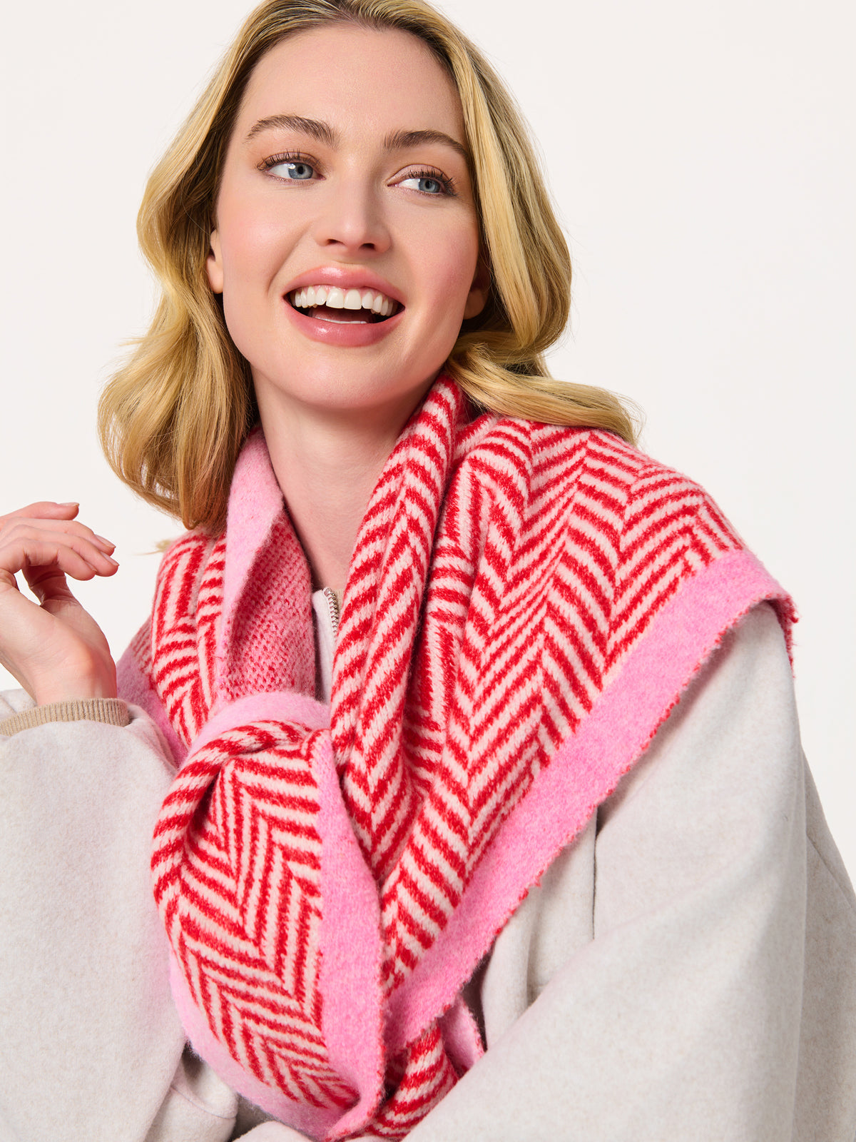 Shiraleah Ziggy Triangle Scarf RED / OS