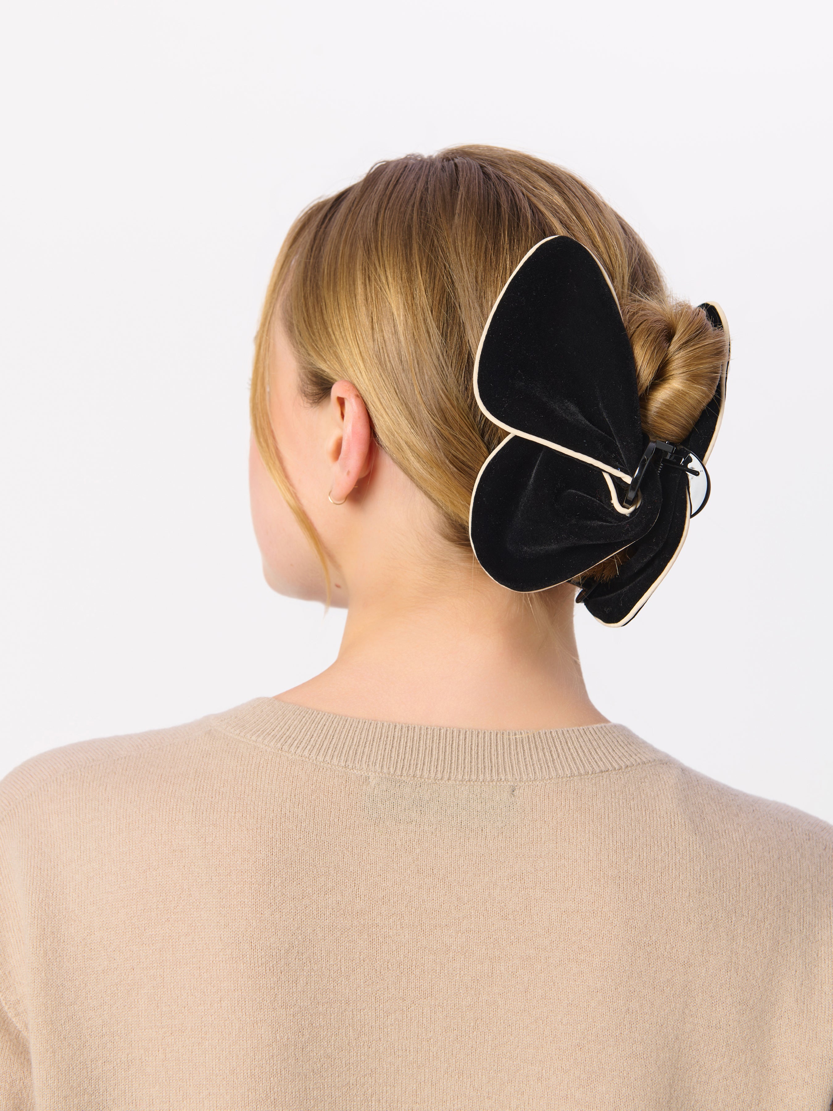 Shiraleah Velvet Claw Clip BLACK / OS