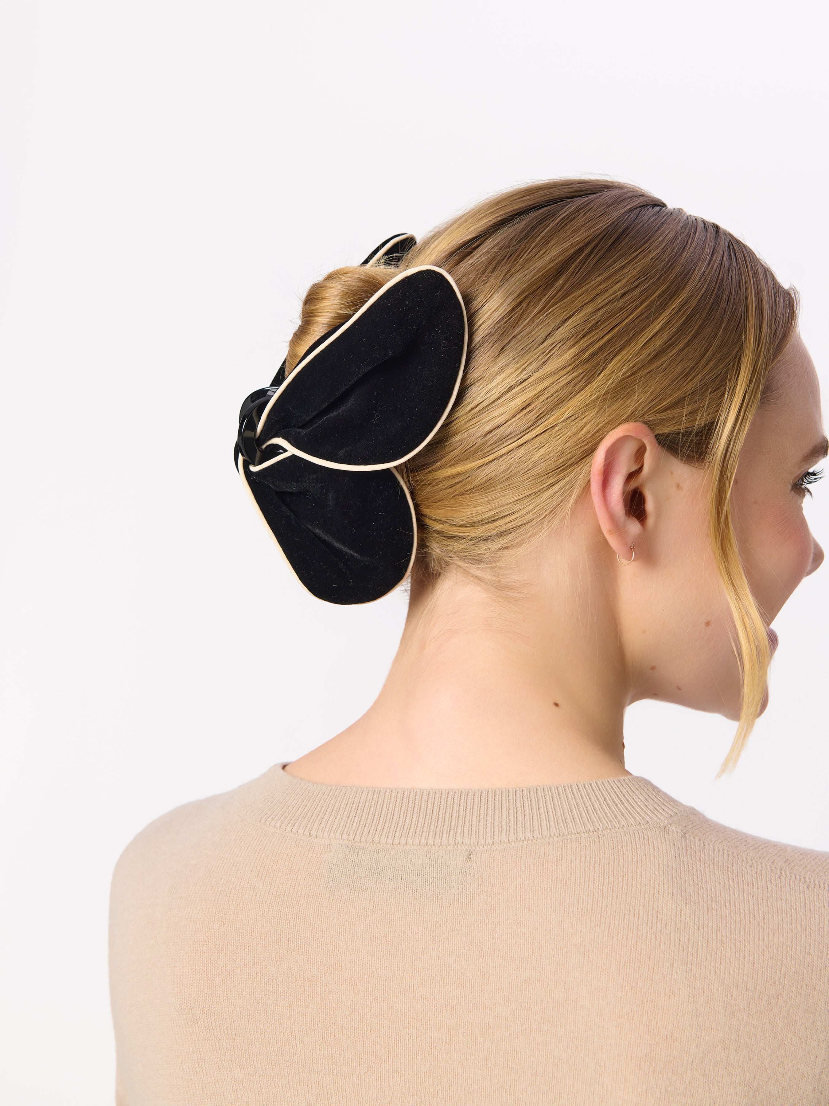 Shiraleah Velvet Claw Clip BLACK / OS