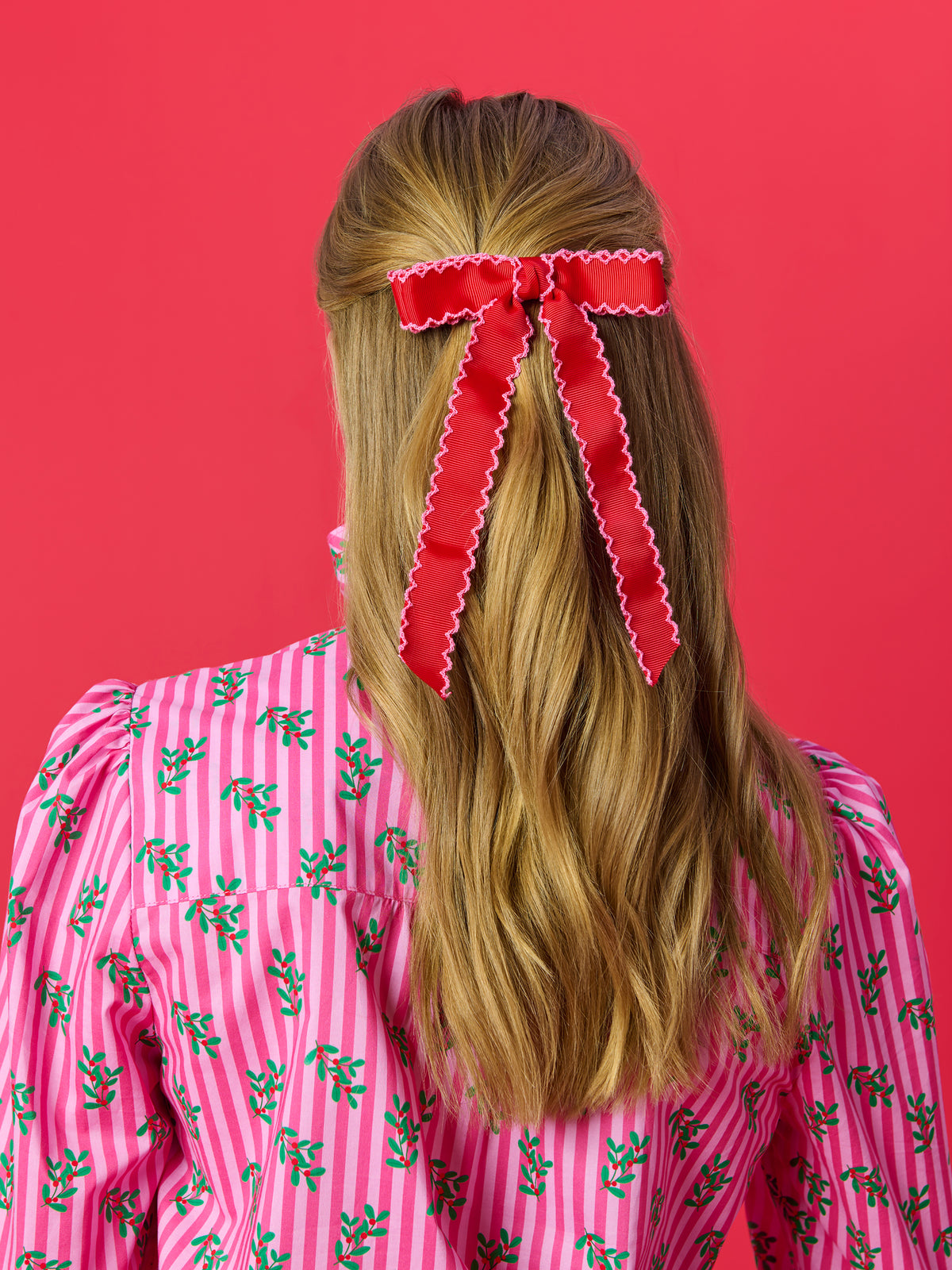 Shiraleah Scallop Trim Bow Clip RED / OS
