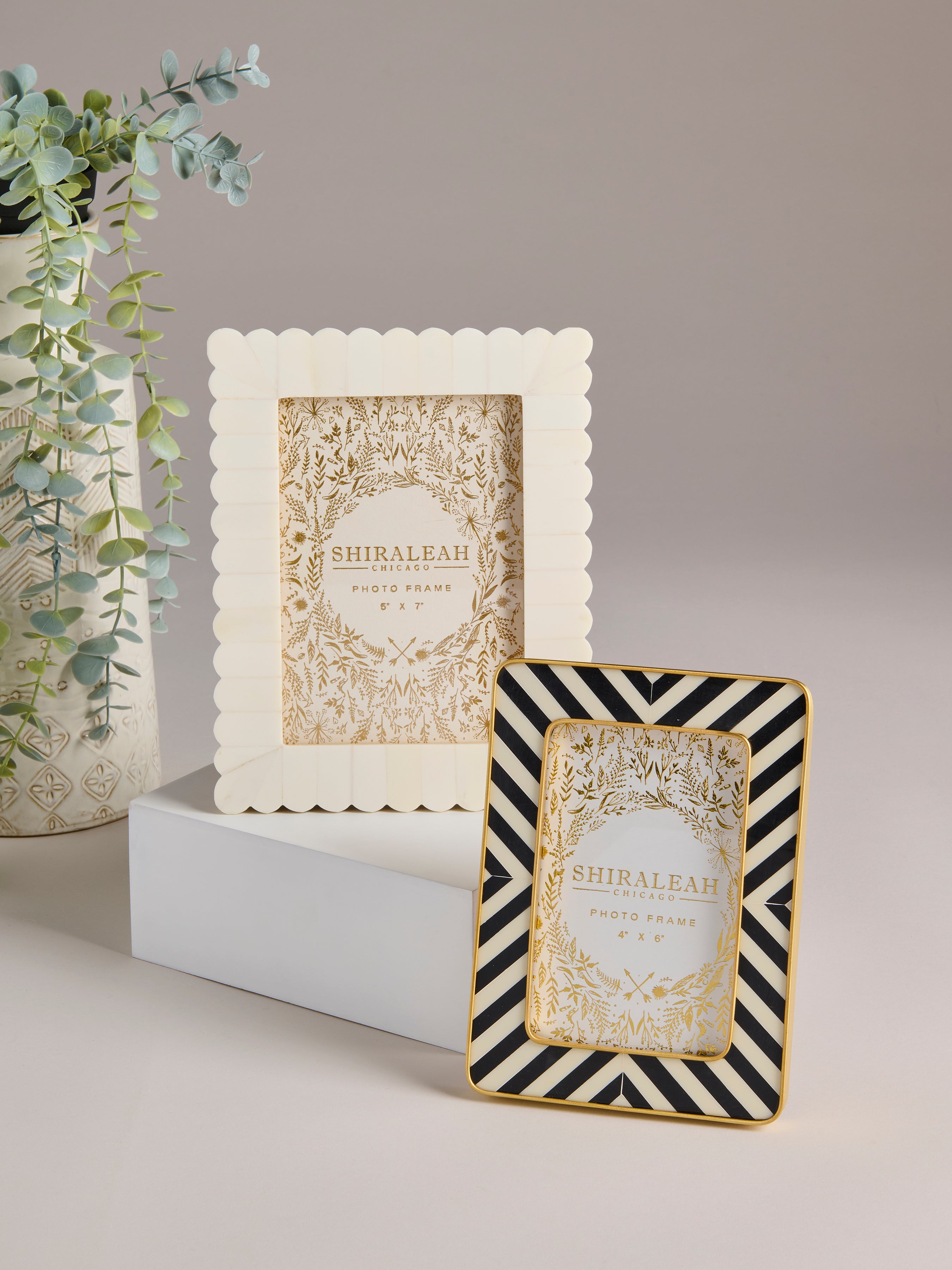 Shiraleah Roma 4" x 6" Brass Encased Frame, Black