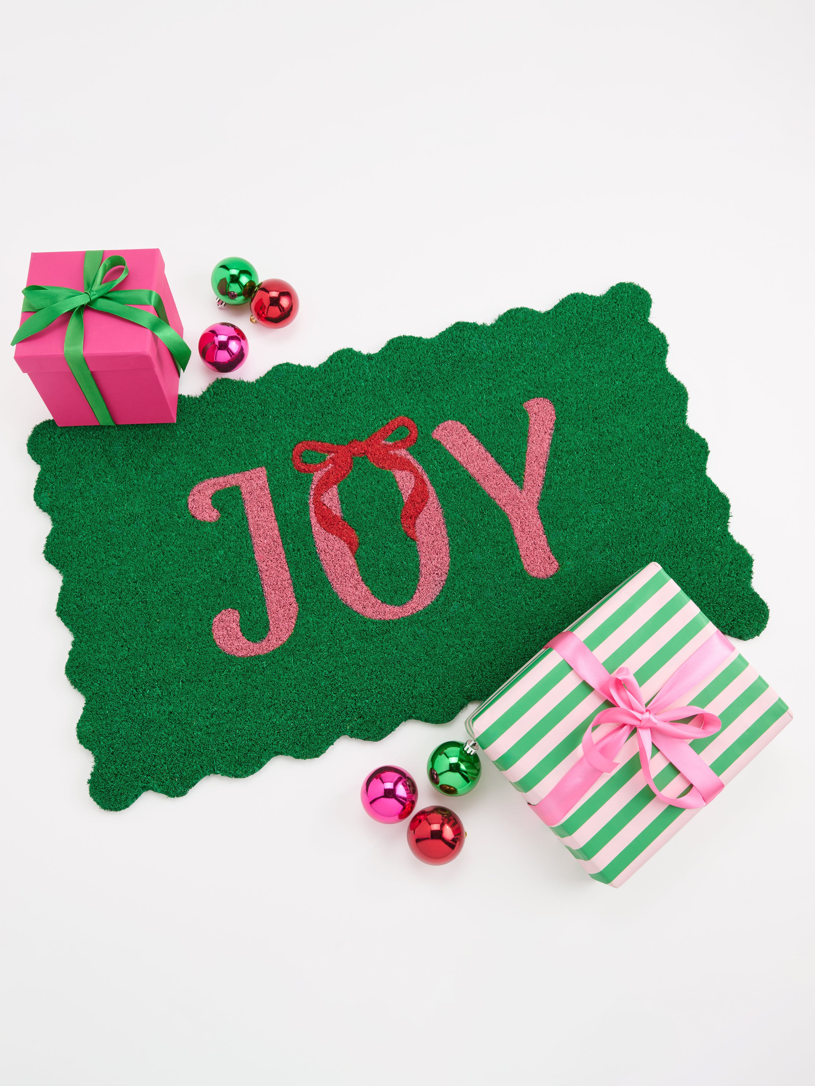 Shiraleah "Joy" Scalloped Doormat, Green