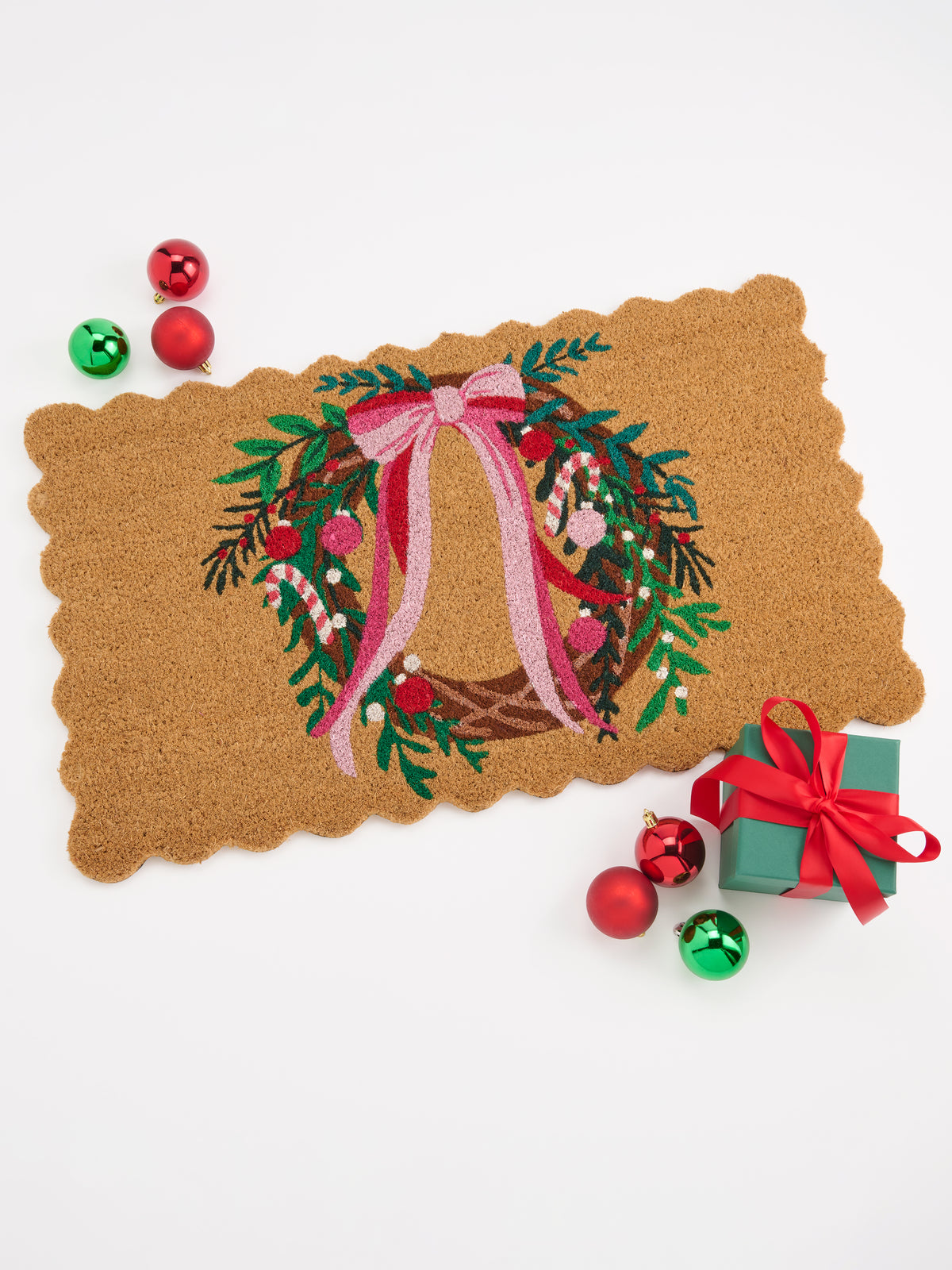 Shiraleah Wreath Scalloped Doormat, Natural