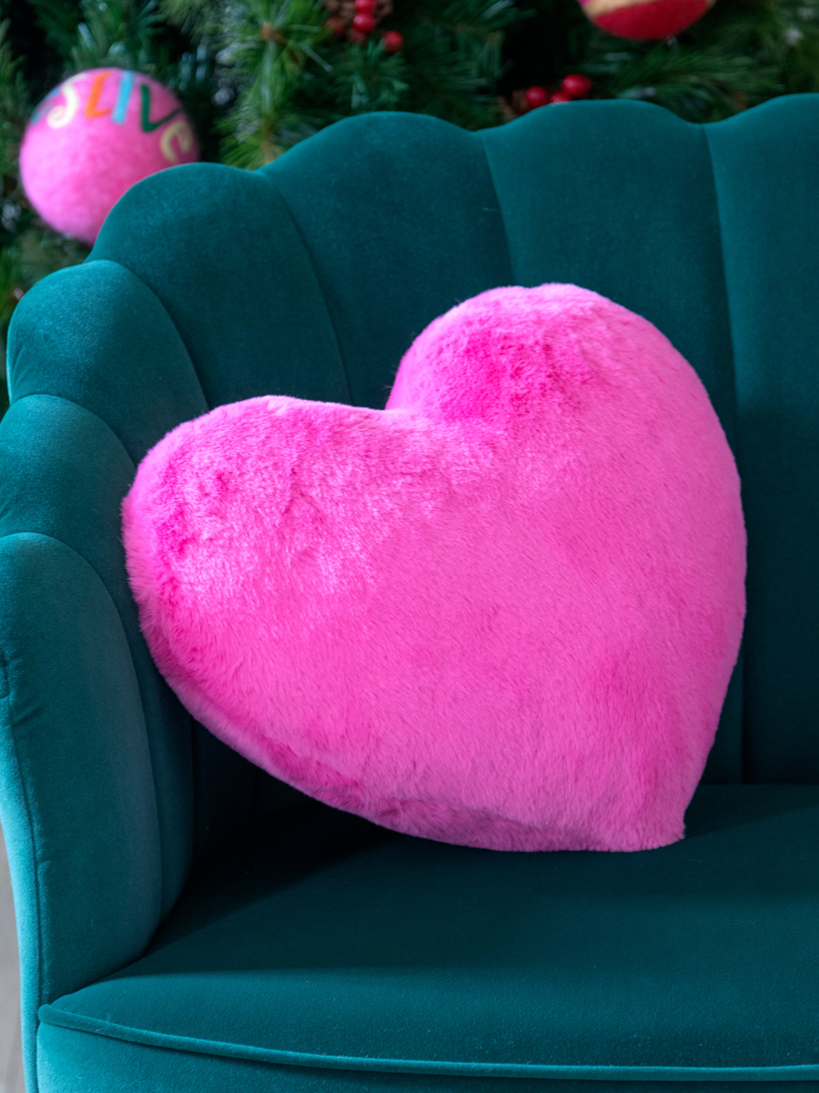 Shiraleah Jovi Heart Pillow PINK