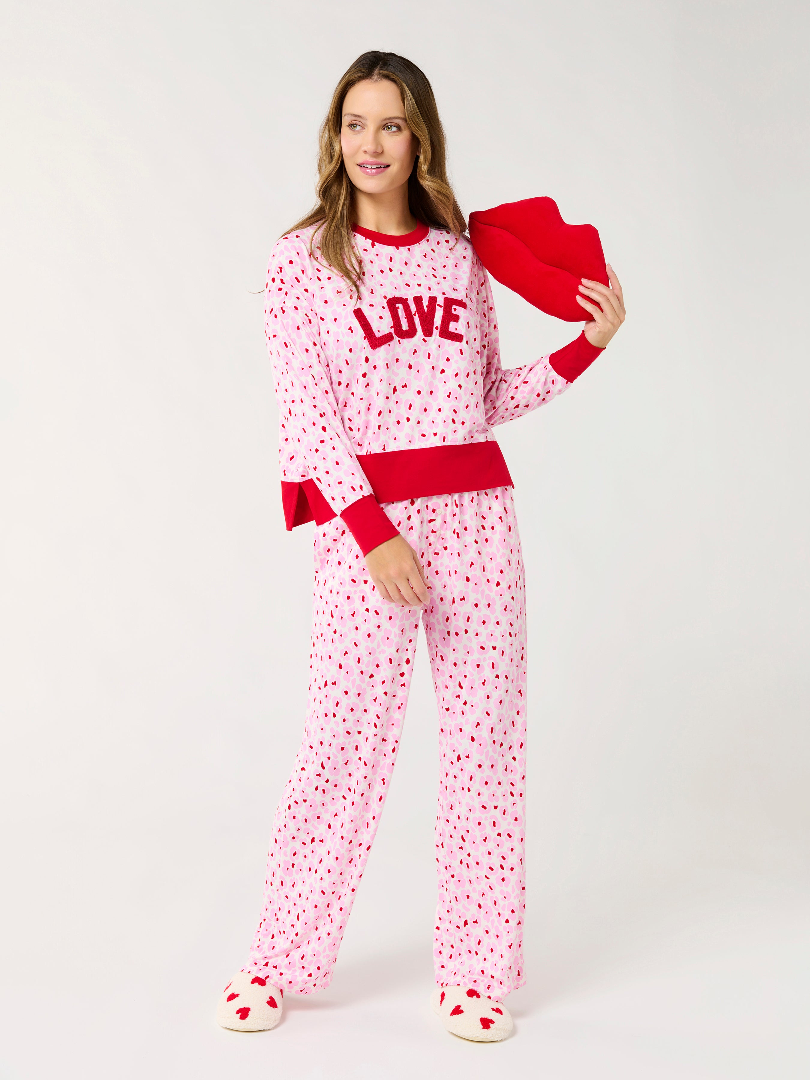 Shiraleah Lips Pillow, Red