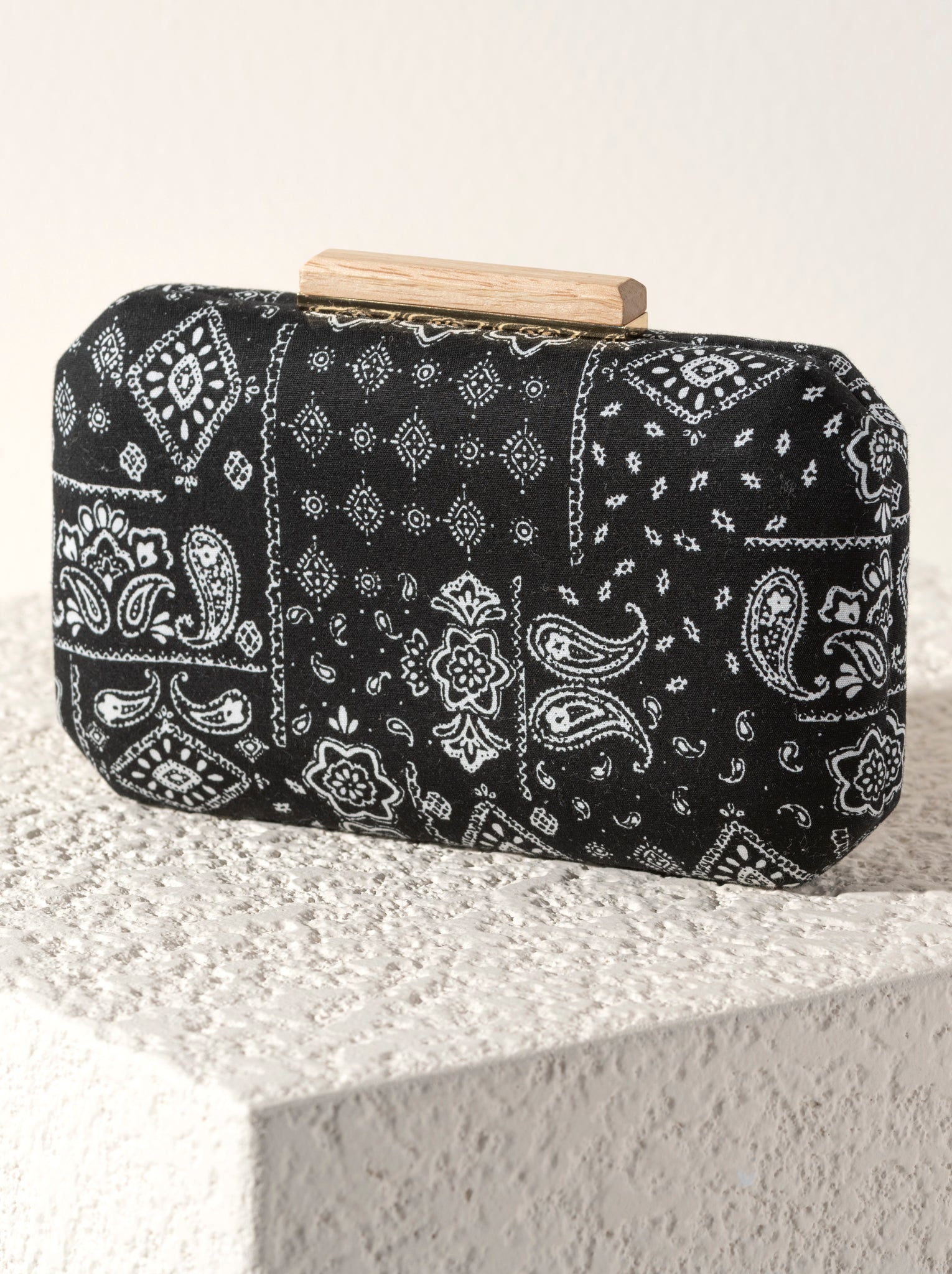 Shiraleah Pippa Minaudiere, Black