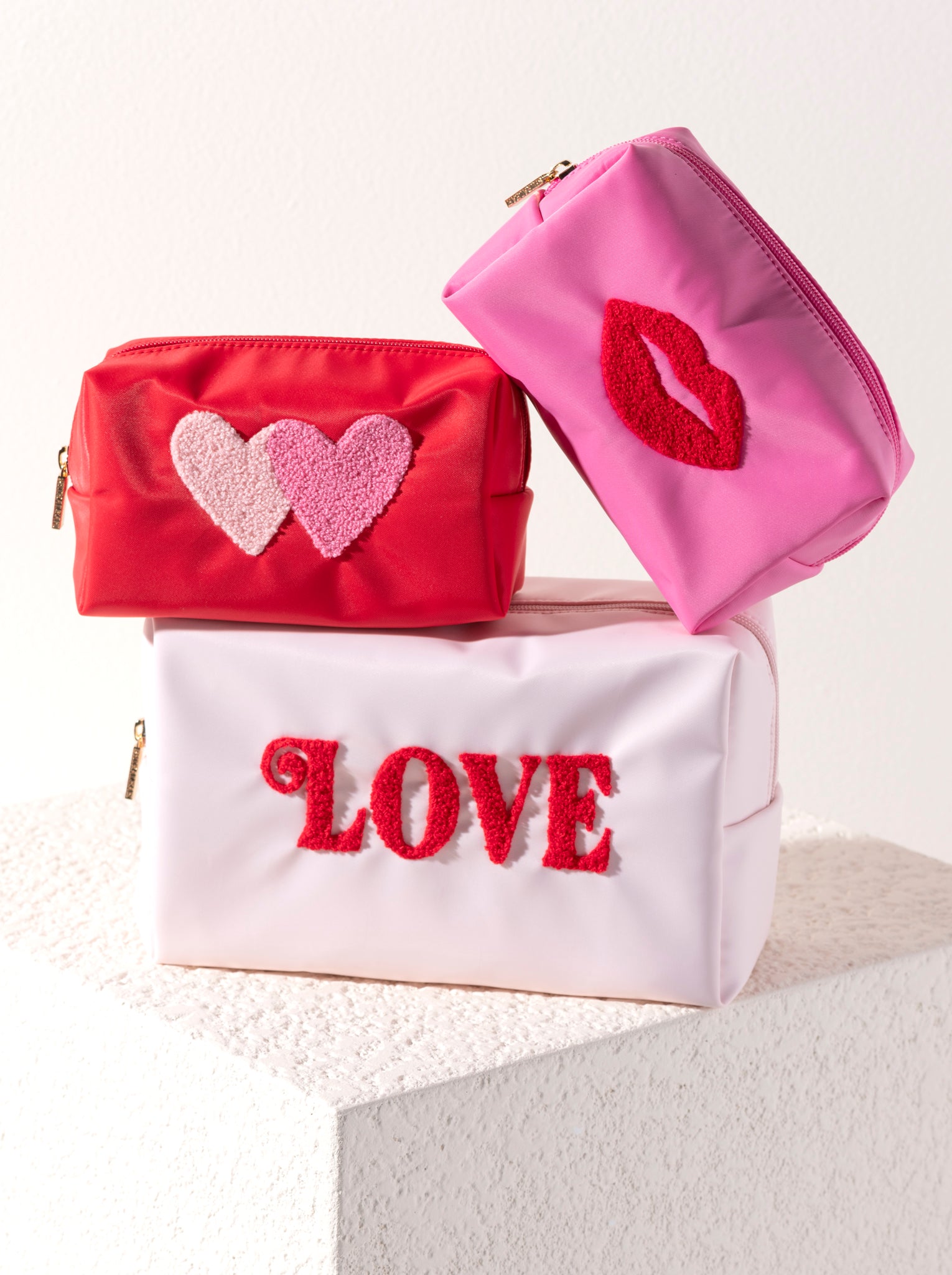 Shiraleah Cara Lips Cosmetic Pouch, Pink