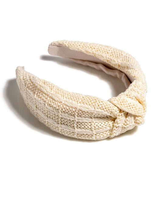 Add an elevated touch to your summer hairstyles with Shiraleah's Woven Knotted Headband. With its neutral tan woven fabric and top knot detail, this chic and versatile headband will be your new favorite summer accessory. Pair with other items from Shiraleah to complete your look!
