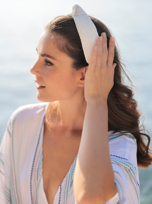 Add an elevated touch to your summer hairstyles with Shiraleah's Knotted Woven Headband. With its bright colored fabric and top knot detail, this chic and feminine headband will be your new favorite summer accessory. Pair with other items from Shiraleah to complete your look!
