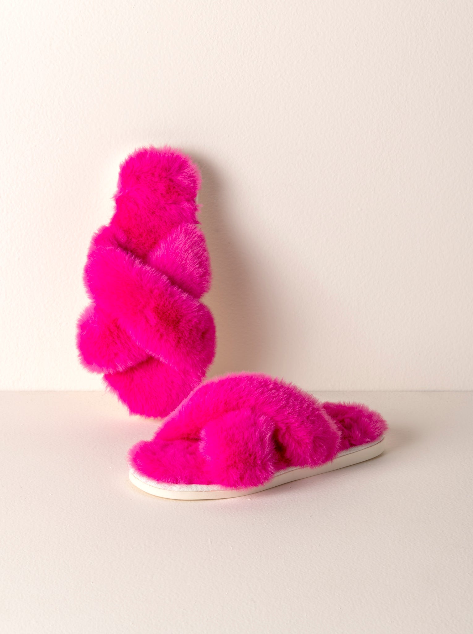 Shiraleah Christina Slippers, Magenta