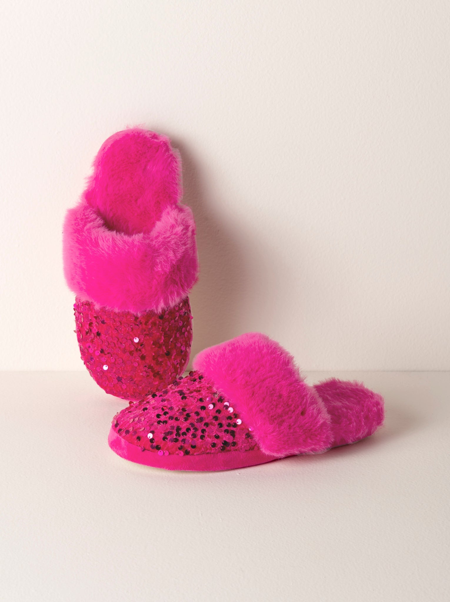 Shiraleah Fiesta Slippers, Magenta