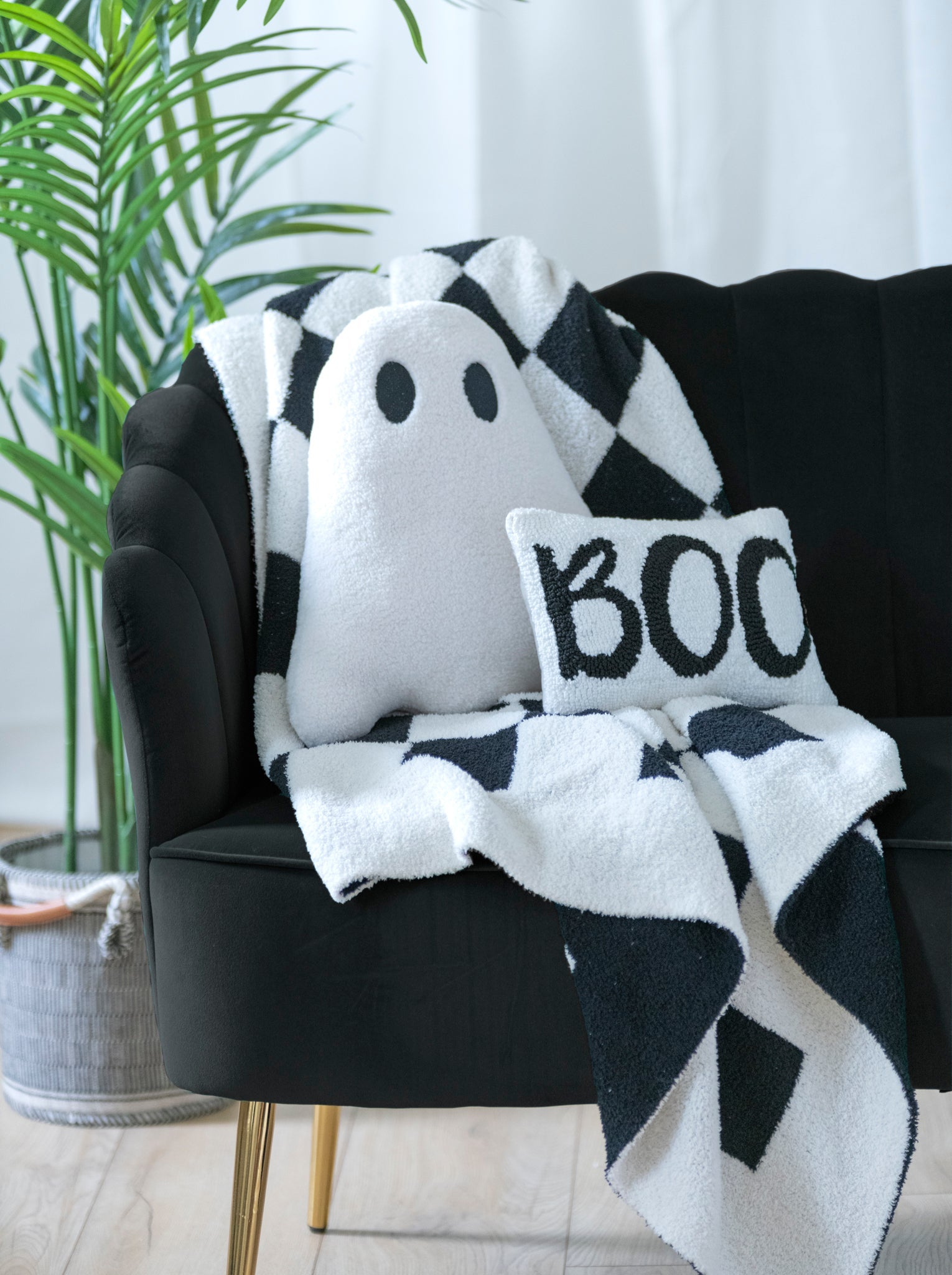 Shiraleah "Boo" Pillow, Ivory