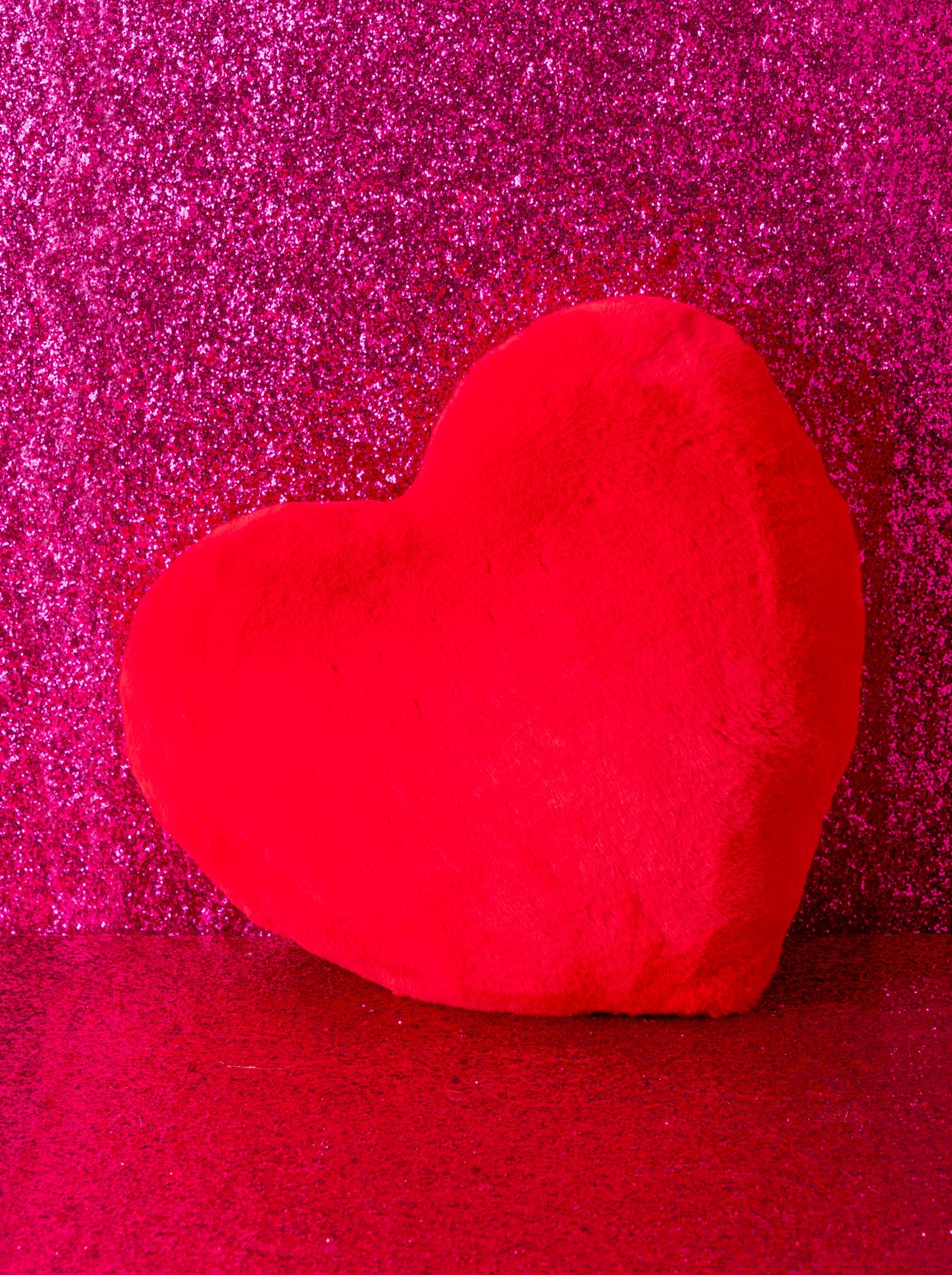 Shiraleah Jovi Heart Pillow RED